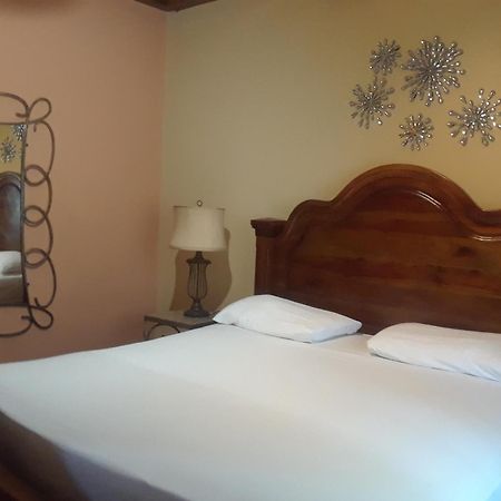 Spanish Dream Hotel Kingston Bilik gambar