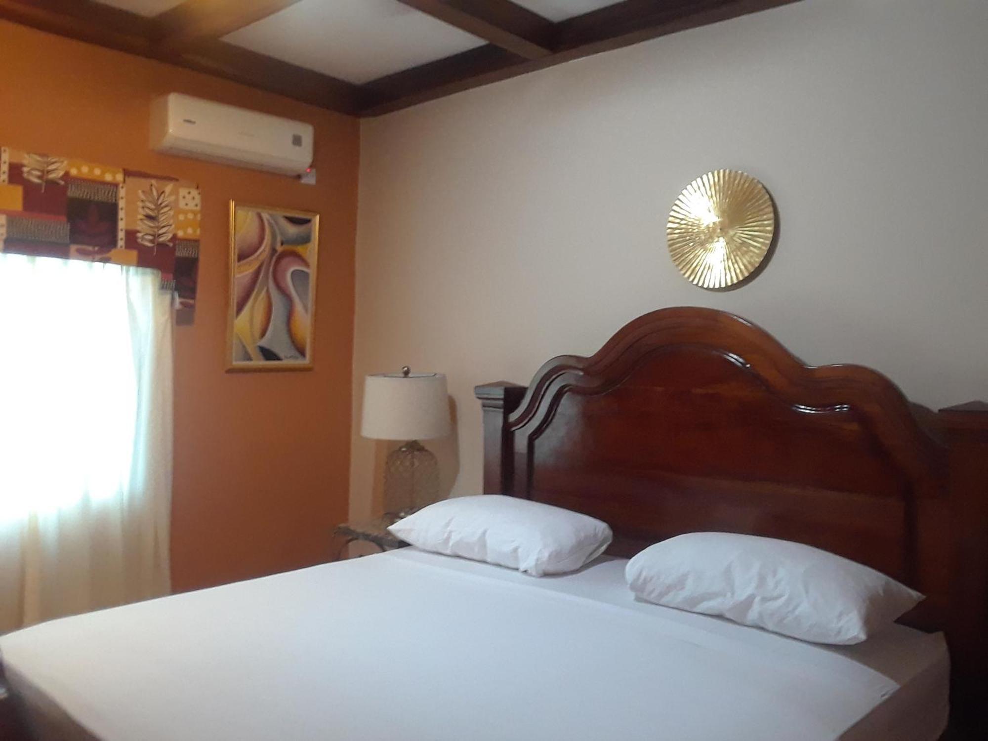 Spanish Dream Hotel Kingston Bilik gambar